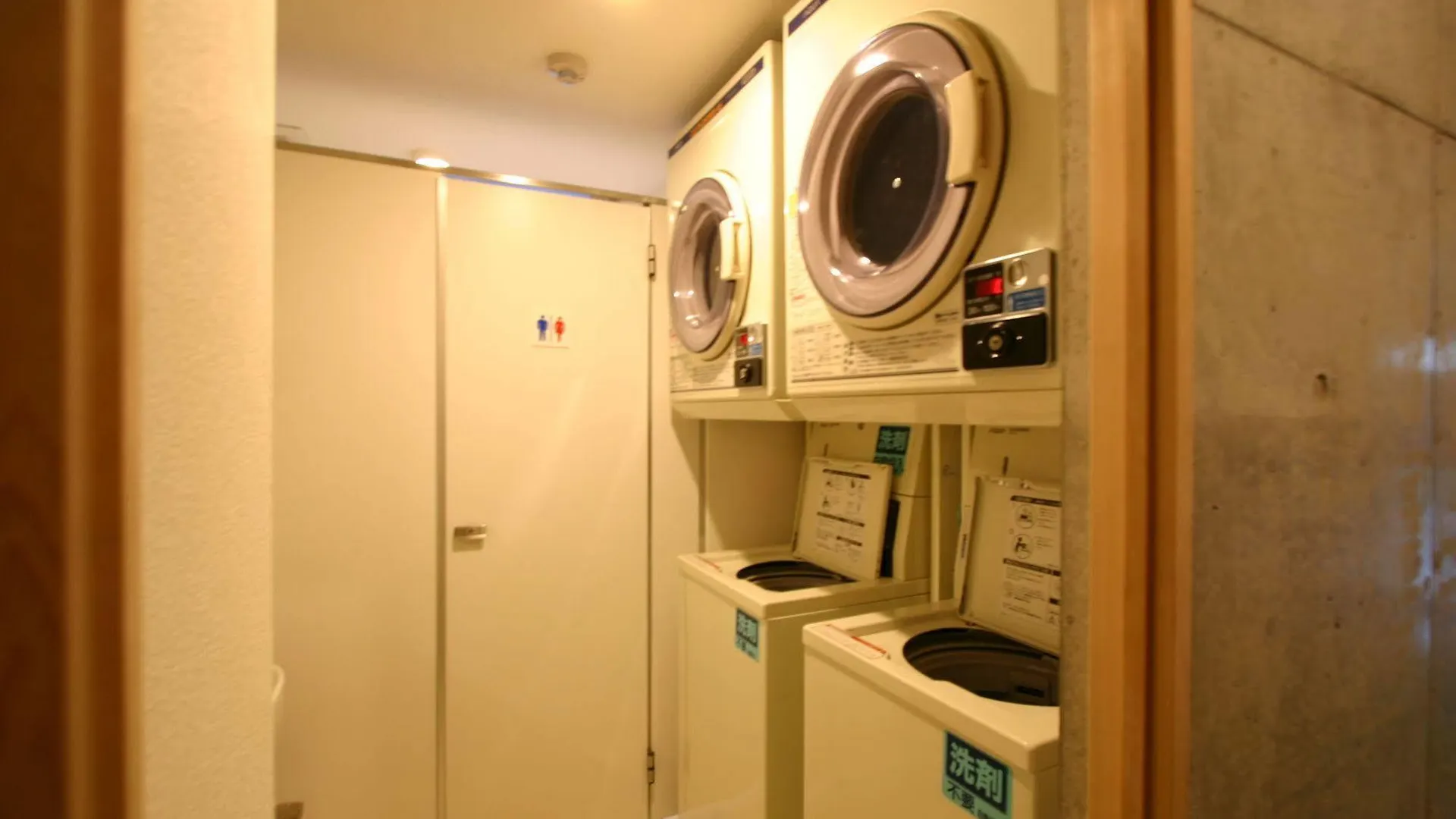 **  Weekly Sho Hotel Namba Ōsaka Japon